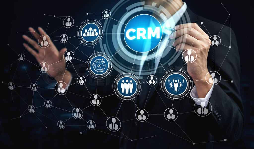 商业销售营销系统概念的 CRM 客户关系管理在服务应用程序的未来图形界面中呈现,以支持 CRM 数据库分析。